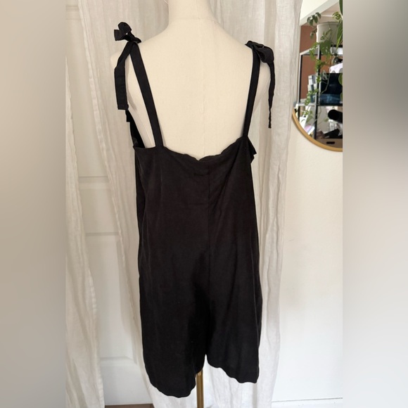 Black Linen Romper with Pockets - Picture 4 of 7
